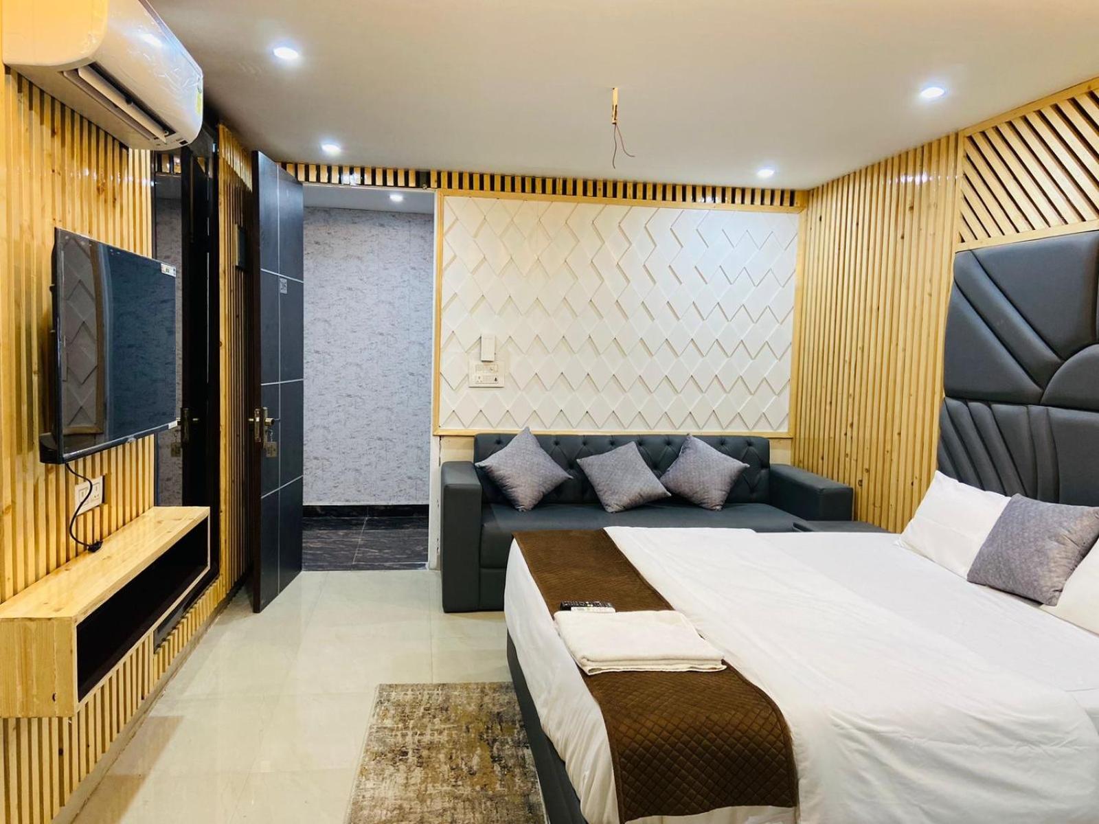 Bob Adventures Hotel Dehradun Buitenkant foto