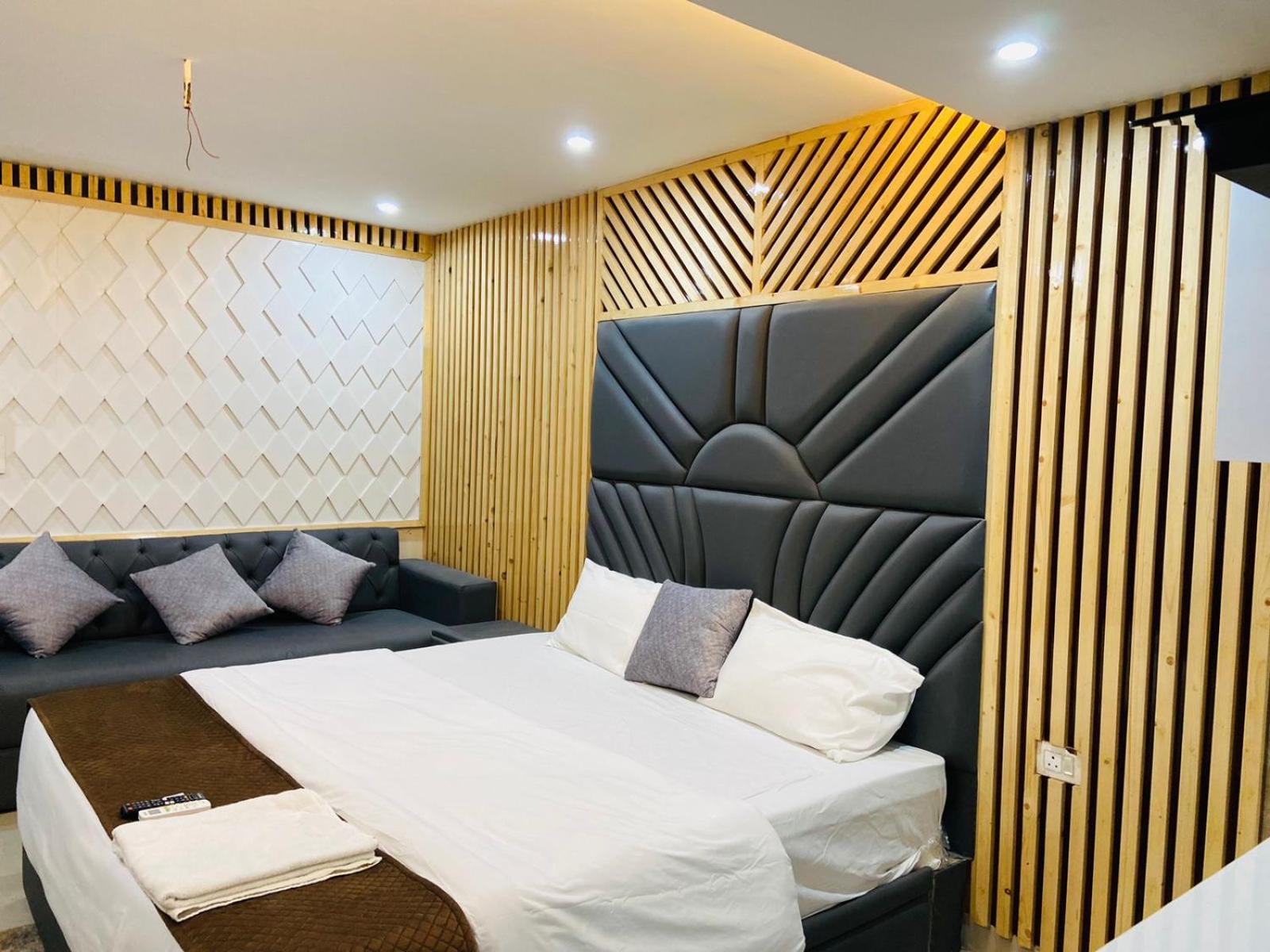 Bob Adventures Hotel Dehradun Buitenkant foto
