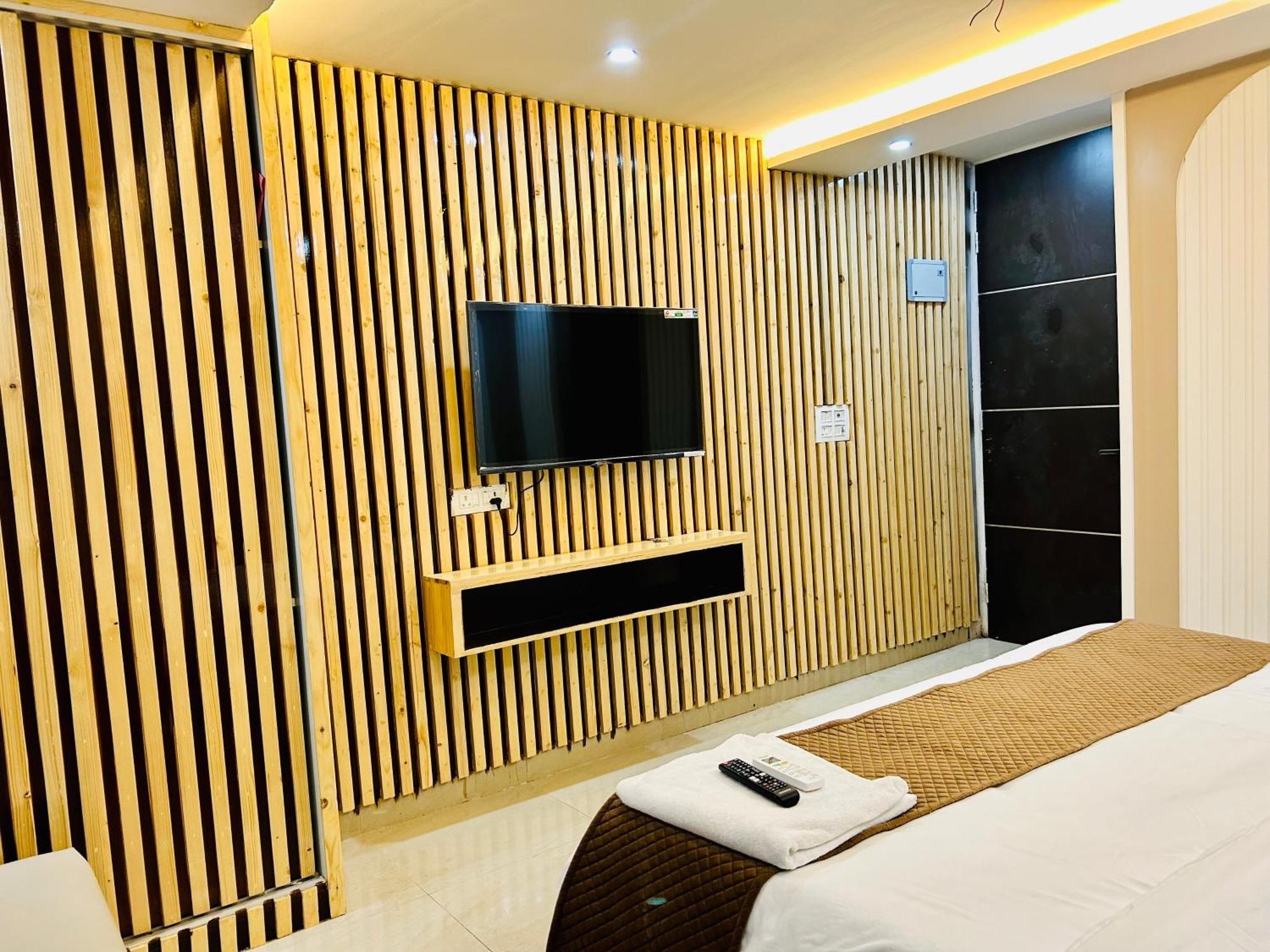 Bob Adventures Hotel Dehradun Buitenkant foto
